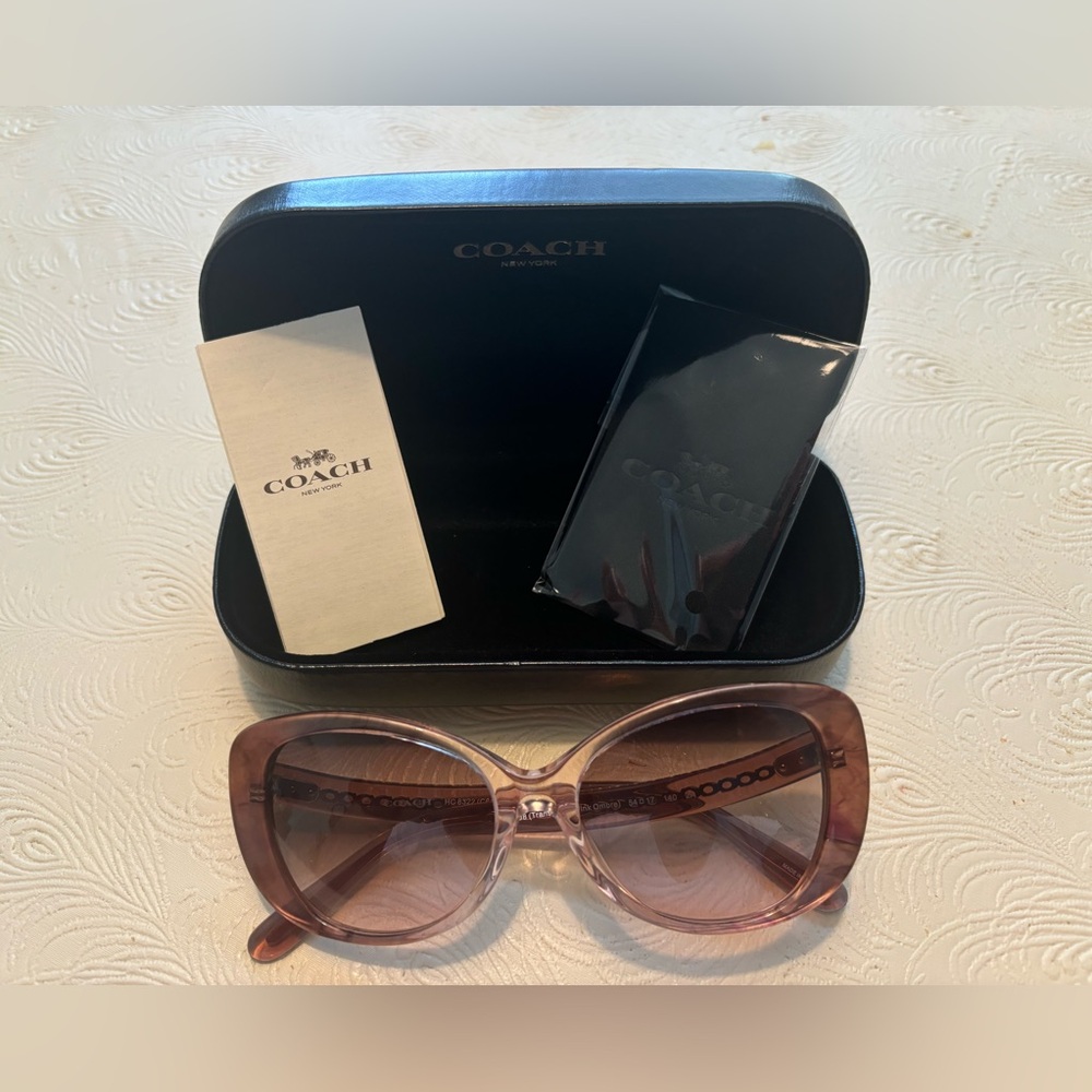 Coach HC8322 Sunglasses